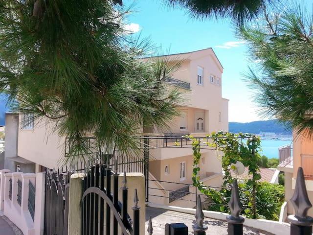 Comfort Apartments Бар Екстер'єр фото